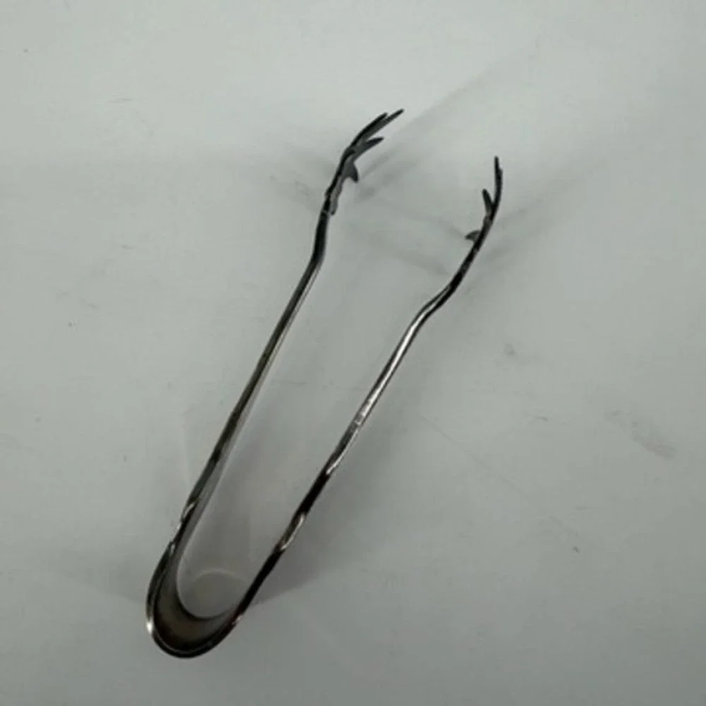 I Freeman & Son Silver Plate Ice Tongs Made in England Shell Claw Vintage 6.25in
